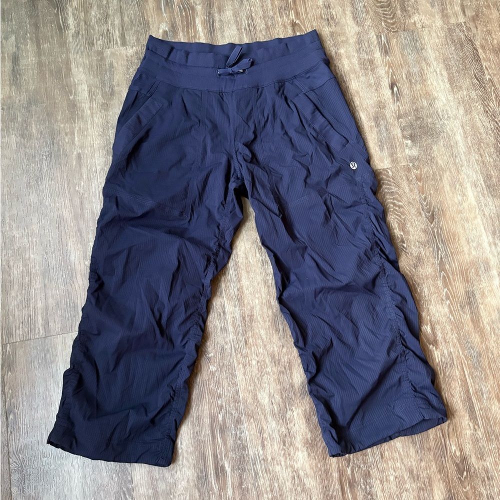 Lululemon Women’s Dance Studio Athletic Cropped Joggers Pants Size 2 - Picture 3 of 7